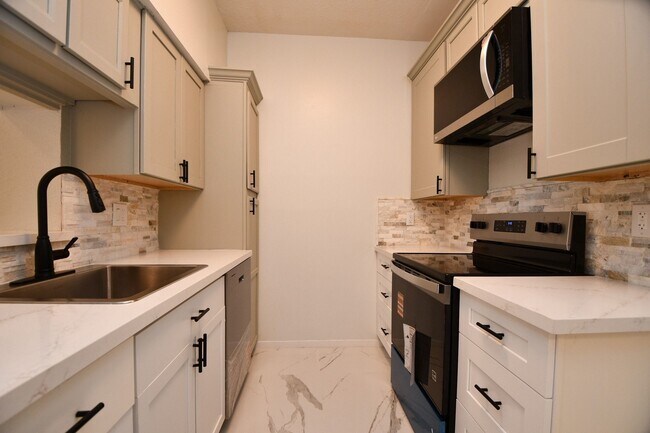 Building Photo - 720 Bering Dr