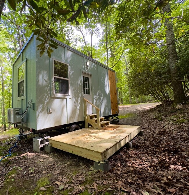 Building Photo - 2015 Union School Rd SW