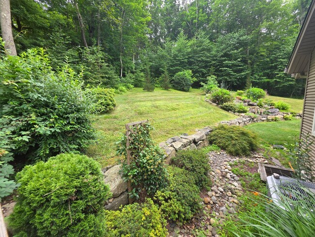 Building Photo - Luxurious 3-Bedroom Home in Poughquag, NY