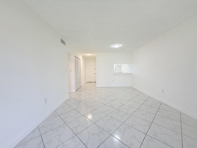 Building Photo - 6106 Forest Hill Blvd