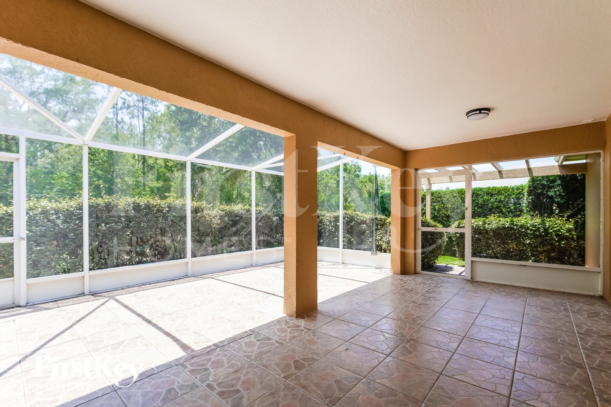 Building Photo - 10934 Crescent Ridge Loop