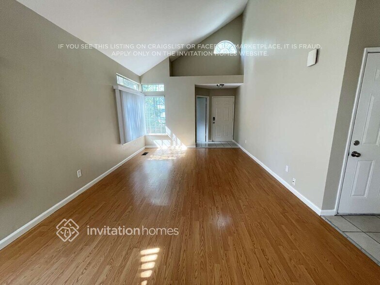 Building Photo - 327 Parkside Dr