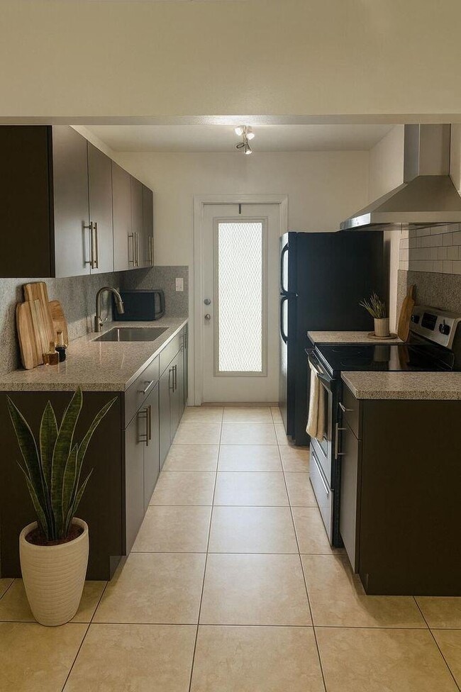 Building Photo - 1500 S 20th Ave