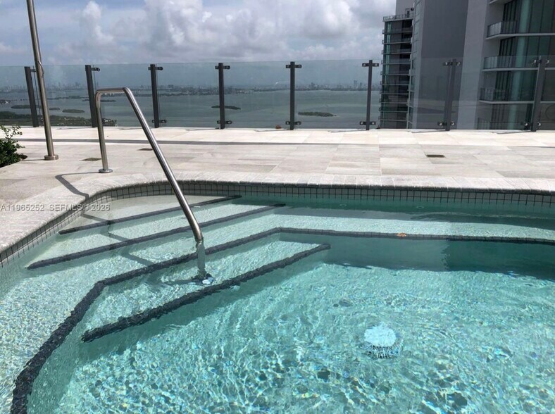 Building Photo - 501 NE 31st St