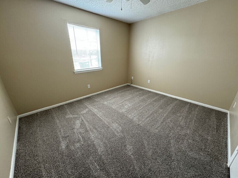 Building Photo - 917 N 7th St