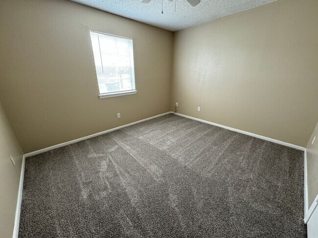 Building Photo - 917 N 7th St