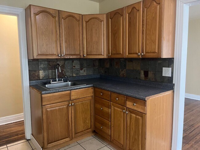 Building Photo - Charming 1 bed 1 bath 1930's bungalow in Midtown!