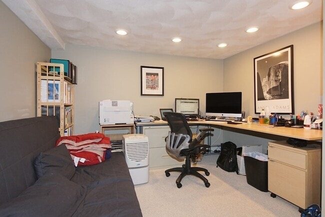 Building Photo - 39 Locust St