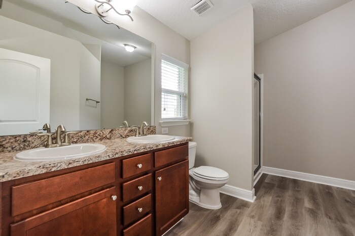 Building Photo - 706 Chelsea Ave