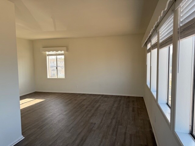 Large dining room - 893 W 23rd St