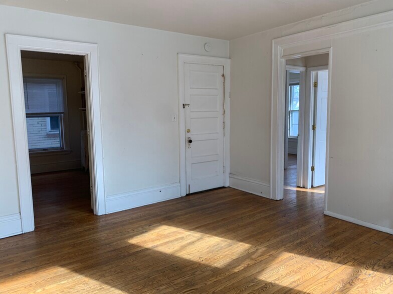 Building Photo - 834 E Gorham St
