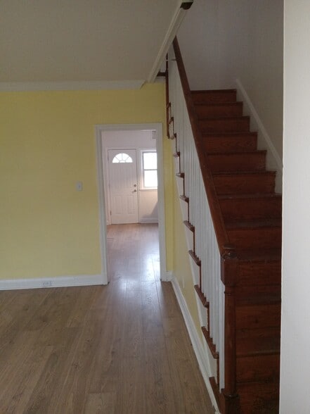 Building Photo - 1661 Ralworth Rd