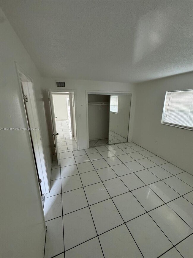 Building Photo - 2022 Pierce St