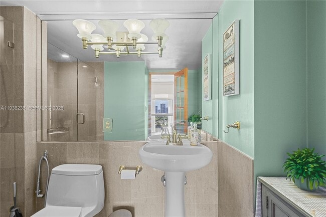 Building Photo - 3675 N Country Club Dr