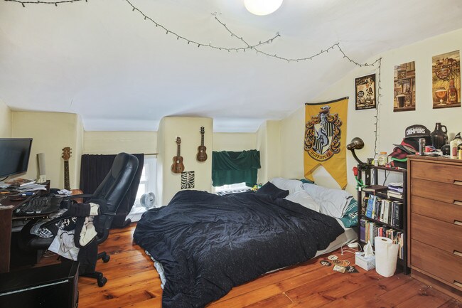 Building Photo - 147 Fountain St