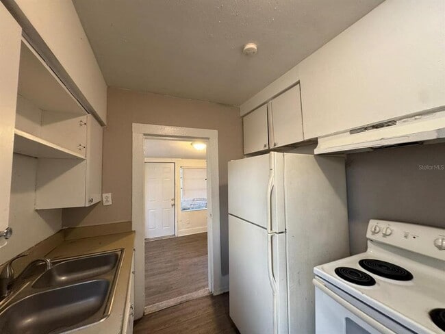 Building Photo - 4201 Cepeda St