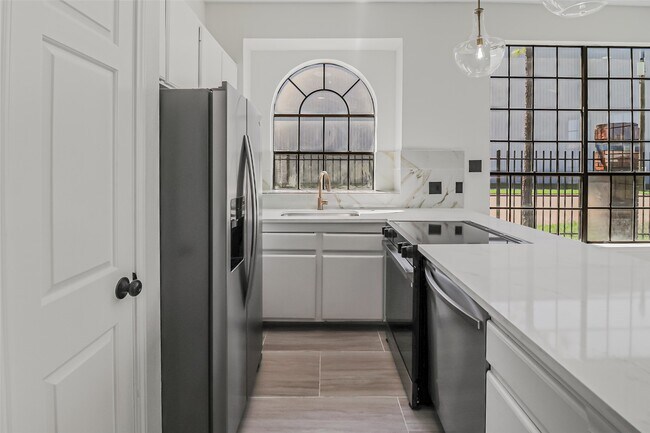 Building Photo - 8888 Benning Dr