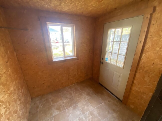 Building Photo - Charming 4-Bedroom Historic Home Near Down...