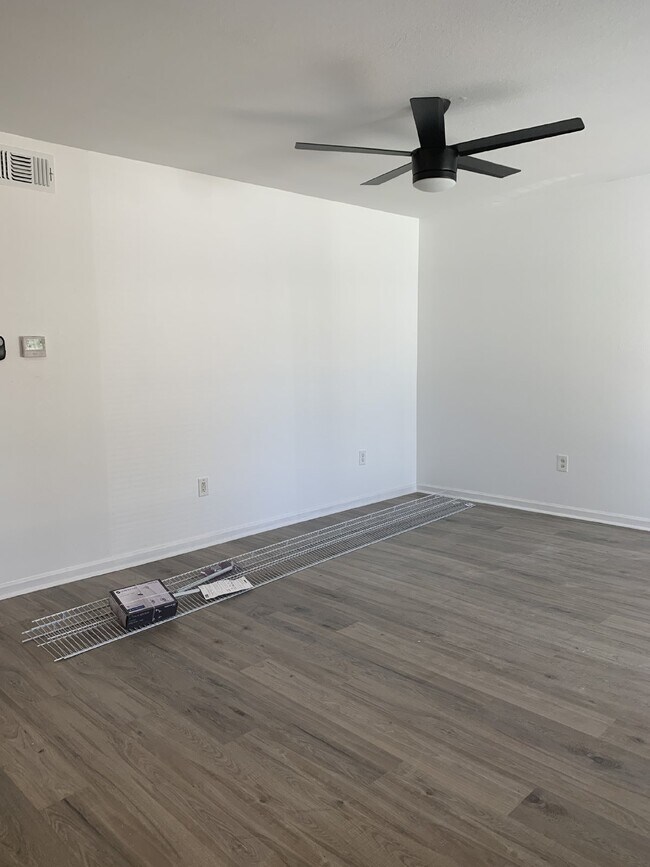 Building Photo - "Charming 2-Bed Oasis in the Heart of Jonesboro – Spacious 720 sq. ft. Living at Vine Street Apar...