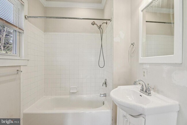 Building Photo - 209 Locust St