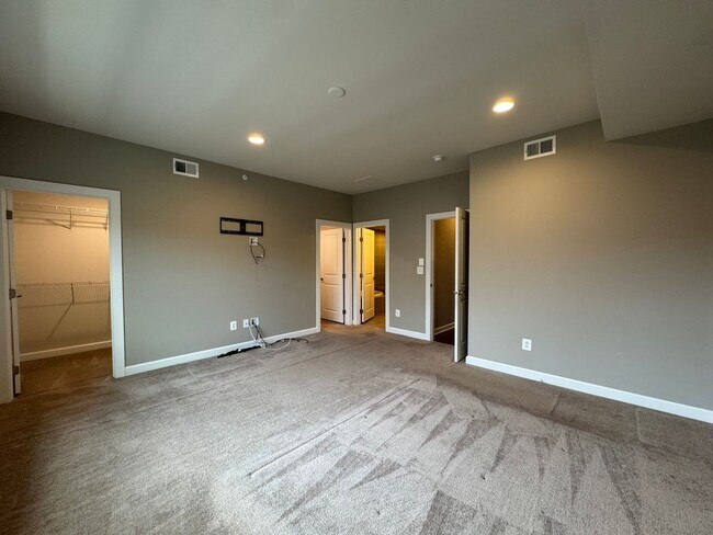 Building Photo - Stunning 4 Level 4 Bed 3/2 Bath Home With Balcony And Deck In Westmoore At Moorefield