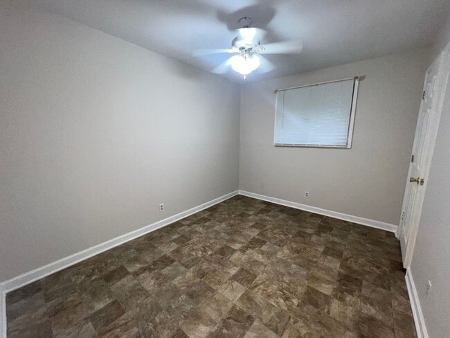 Building Photo - 4 bedroom  2 bathroom single family home