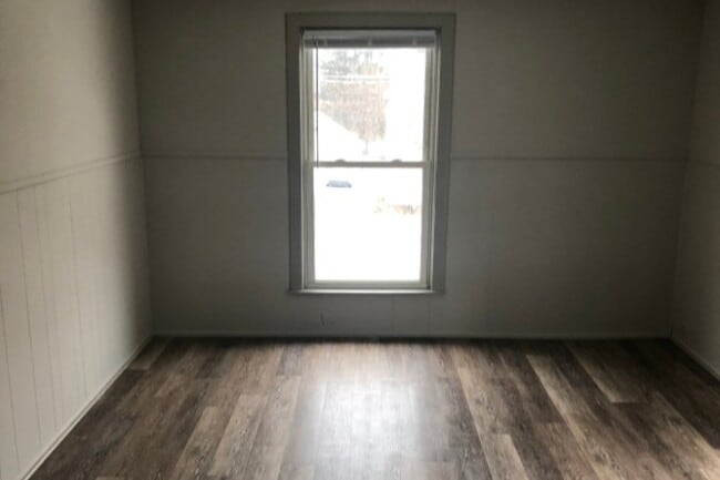 Bedroom - 112 W 1st St S