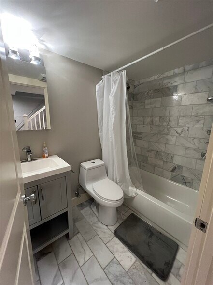 Building Photo - 39 Snow St