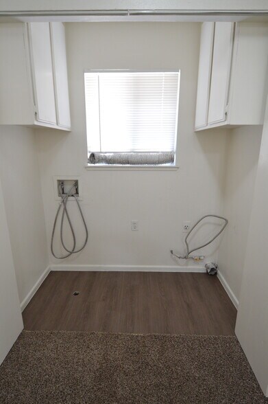 Building Photo - 1553 Teardrop St