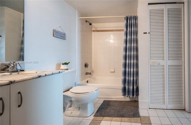 Building Photo - 1200 Brickell Bay Dr