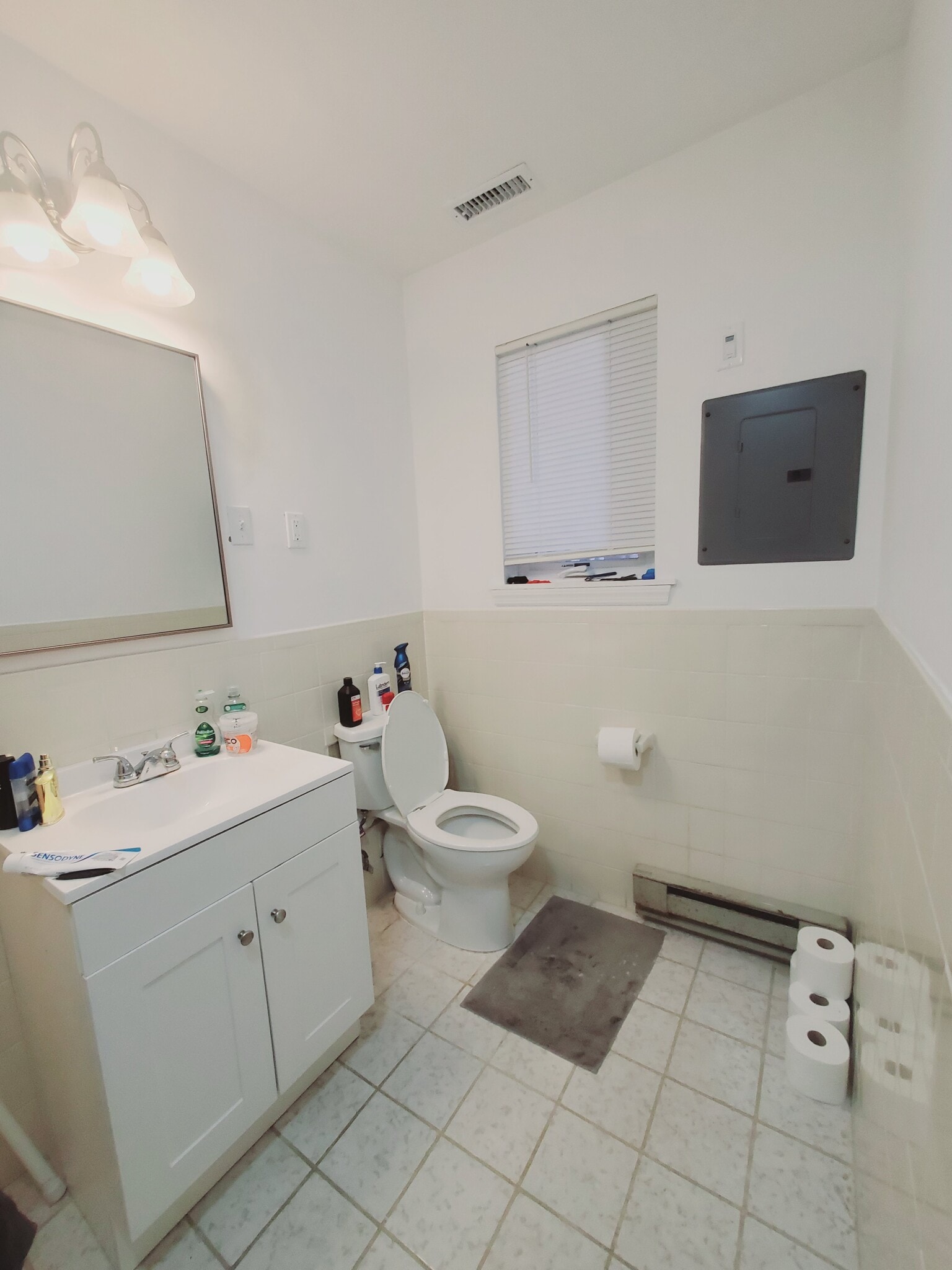 Building Photo - 42 Dora St