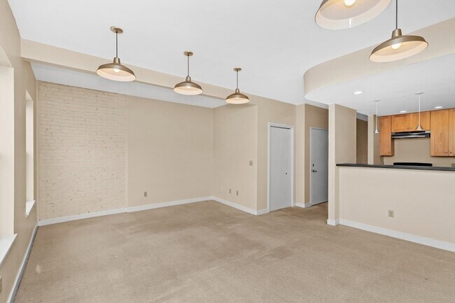 Building Photo - 296 Meridian St