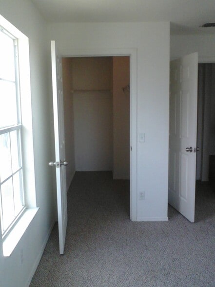 Master bedroom closet - 5934 Brickleberry Ln
