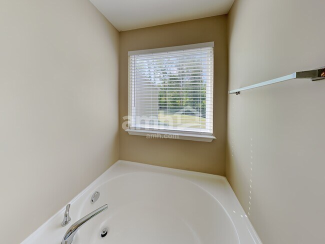 Building Photo - 1300 Cathedral Rock Ct