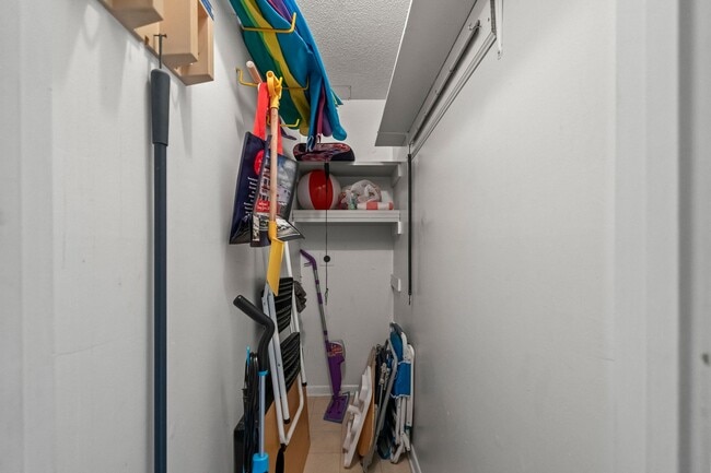 Building Photo - Snowbird Rental