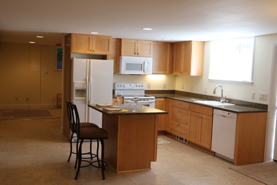 Modern kitchen - 11504 6th Ave NW