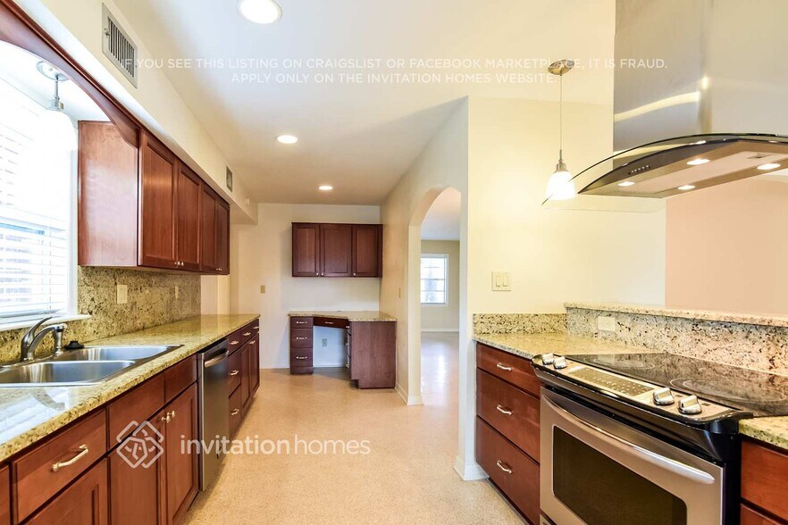 Building Photo - 1208 Lorie Cir