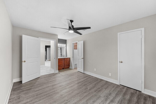 Building Photo - 16026 Beechnut St