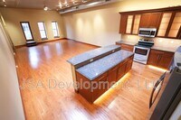 Building Photo - 208 E 4th St