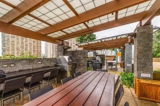 Building Photo - Downtown Luxury! Convenient Location!