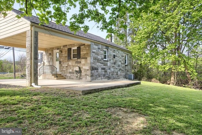 Building Photo - 2400 Linglestown Rd