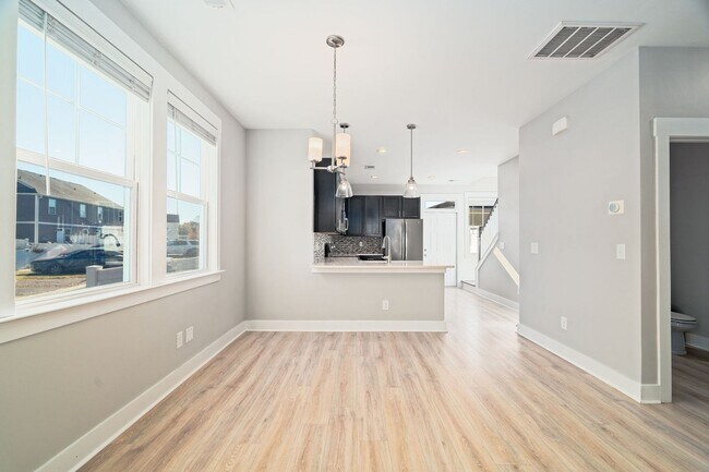 Building Photo - Peaceful Park Circle Retreat