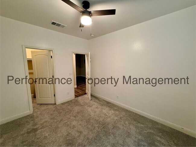 Building Photo - Charming 4 Bed/2 Bath SW Home w/ Solar & $0 Deposit Option