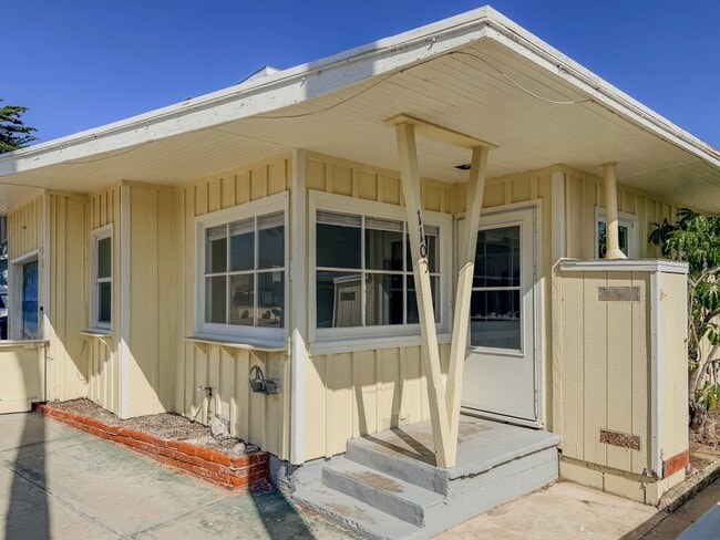 Building Photo - 2 Bed 1 Bath Beach House | Inboard | Silve...