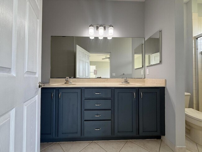 Building Photo - 9084 Silver Glen Way