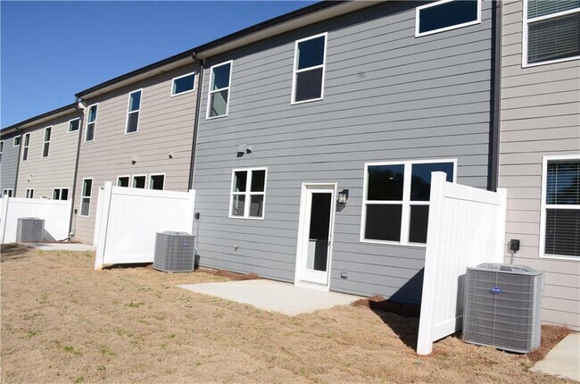 Building Photo - 1121 Pt Pl Dr