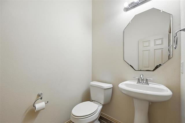 Building Photo - 520 Smoke Tree Dr
