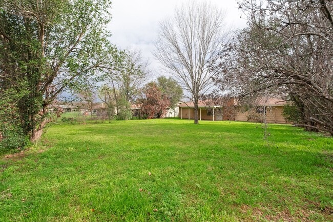 Building Photo - Simple 3 Bedroom, 2 Bath Home in South Aus...