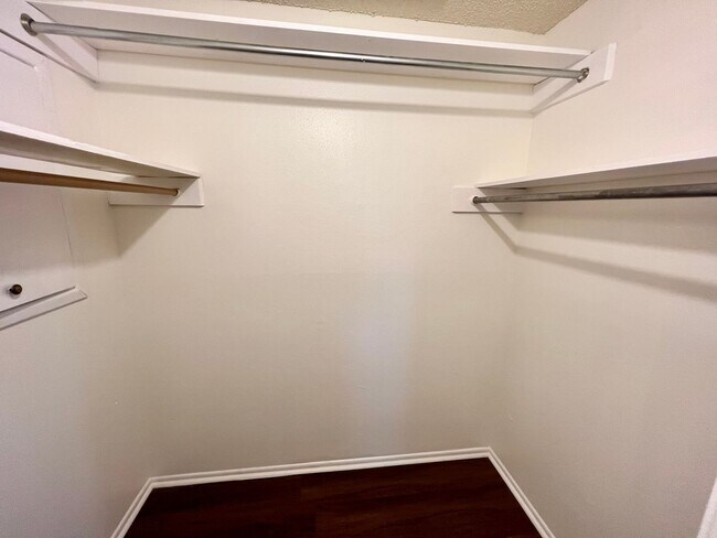 Building Photo - 9100 Tourney St