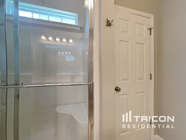 Building Photo - 115 Still Water Cir